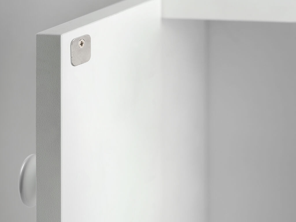 Contraplaca cuadrada de 10 piezas con orificio descentrado, superficie: niquelada, 20 mm (25/32"), 1050007. contraparte con perforación desplazada lateralmente para cierres magnéticos, push-to-open y mucho más, de EMUCA - Imagen 4